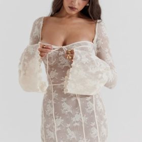Delilah Vintage Cream Lace Maxi Dress - Image 9